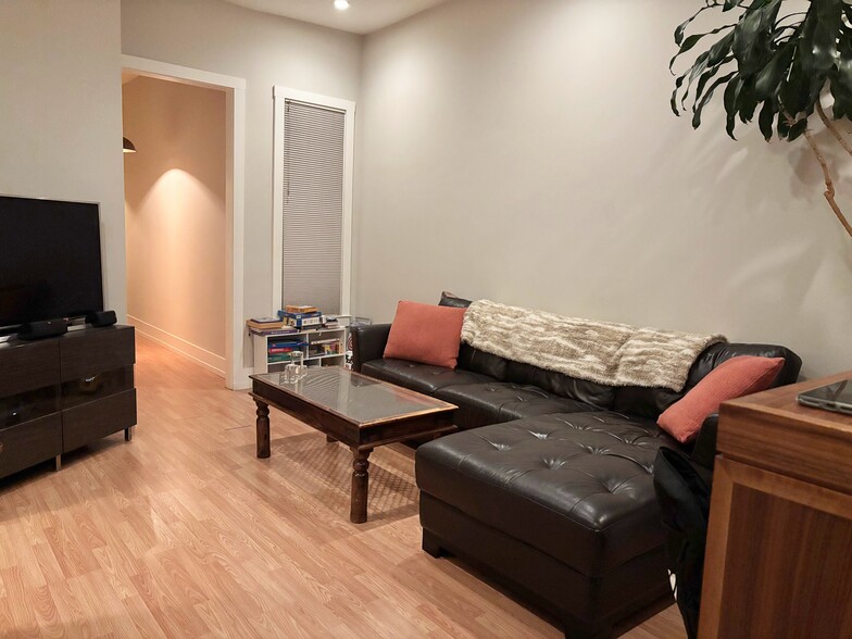 Building Photo - 1566 Newcomb Ave