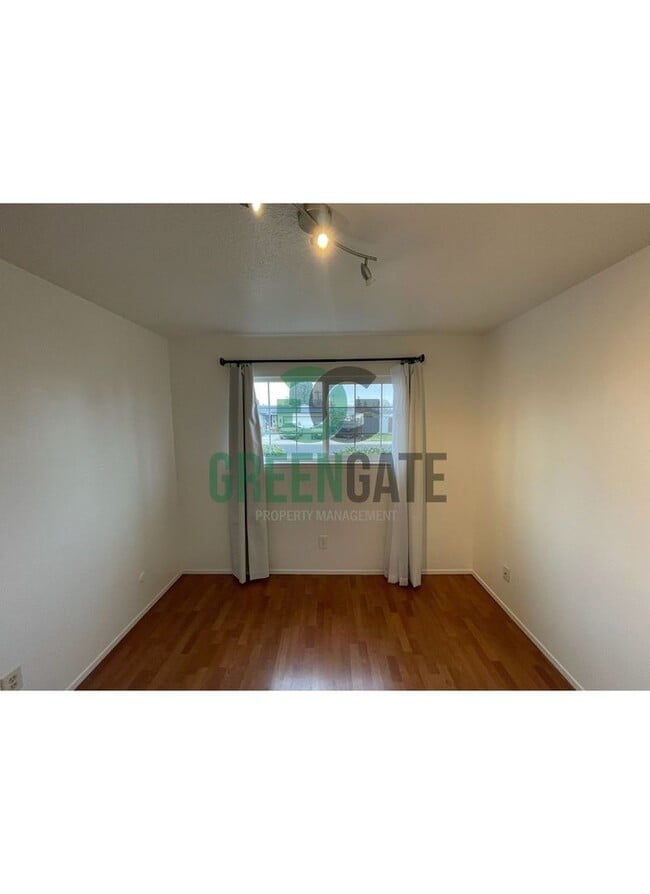 Building Photo - Spacious 4Bedroom 2Bath AVAILABLE NOW in Modesto!!