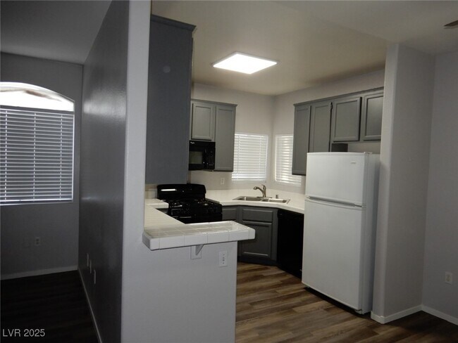 Building Photo - 75 N Valle Verde Dr