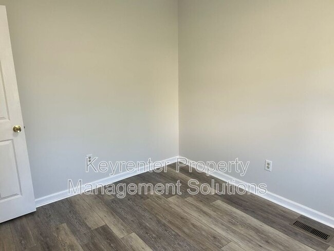 Building Photo - 400 F St