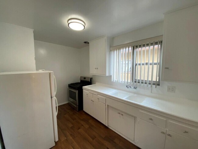 Interior Photo - 10026 Palms Blvd.,