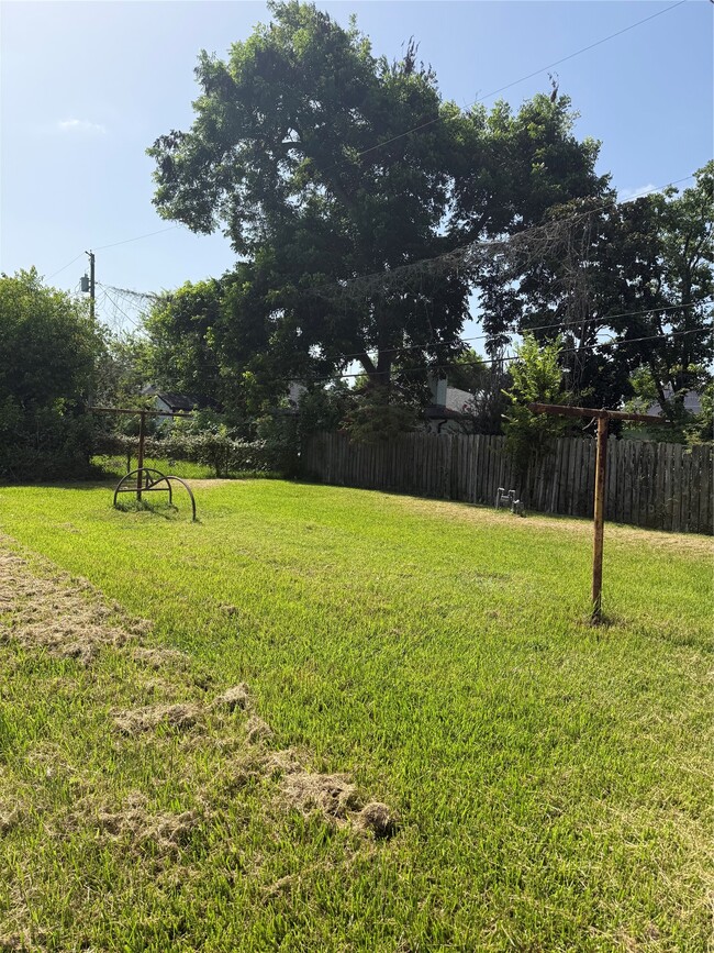 Building Photo - 7301 Hummingbird Ln
