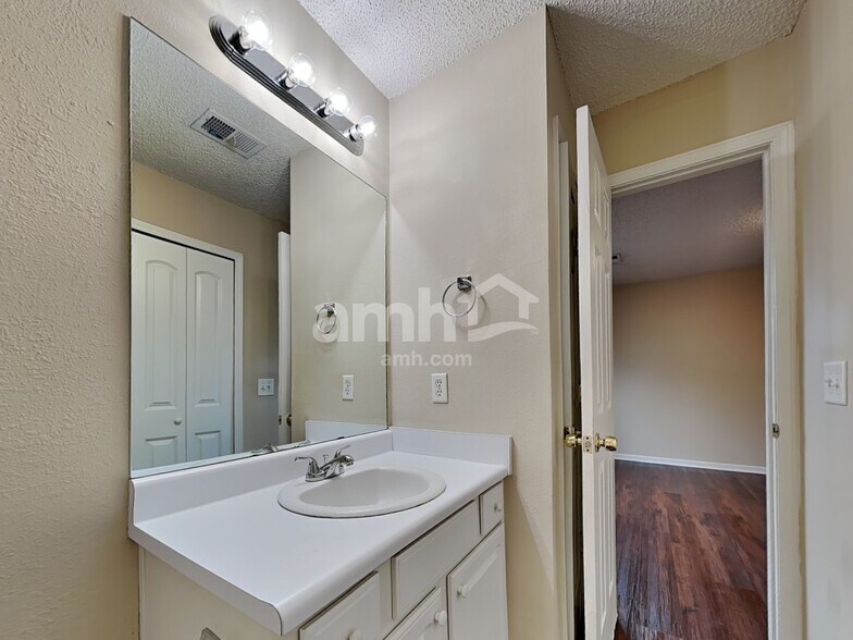 Building Photo - 5 Stemson Way