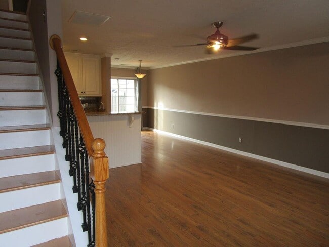 Building Photo - 2828 Florence Dr