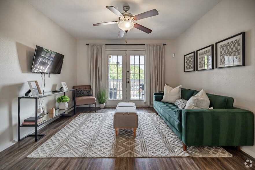 Primary Photo - Vantage Point Apartments