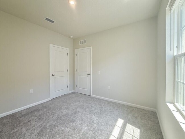 Building Photo - 499 Voltaire Dr