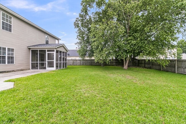 Building Photo - Recently Updated 4 bedroom 2.5 bathroom two story home available in Ladson!