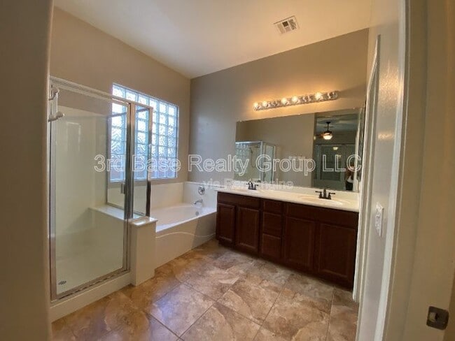 Building Photo - 4442 N Jackson Ct