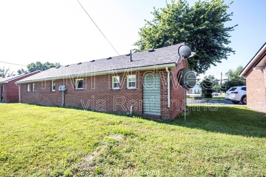 Building Photo - 2142 US-40