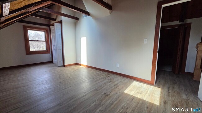 Building Photo - 5 Morris Rd