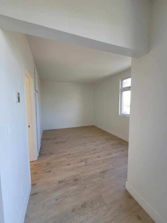 Building Photo - 900 Euclid St