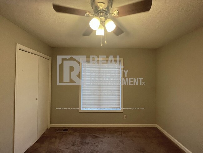 Building Photo - 307 Fox Tail Dr