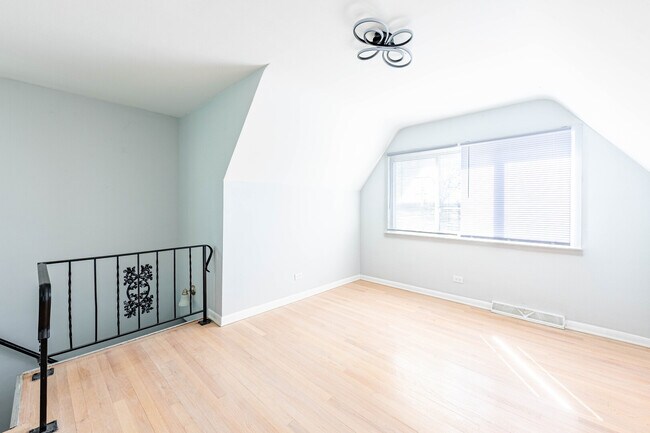 Building Photo - 4914 W 32nd Pl