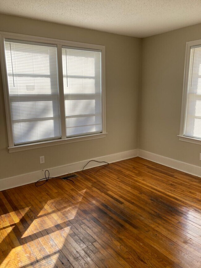 Building Photo - 2 Bedroom House in West Columbia Available for Rent Now