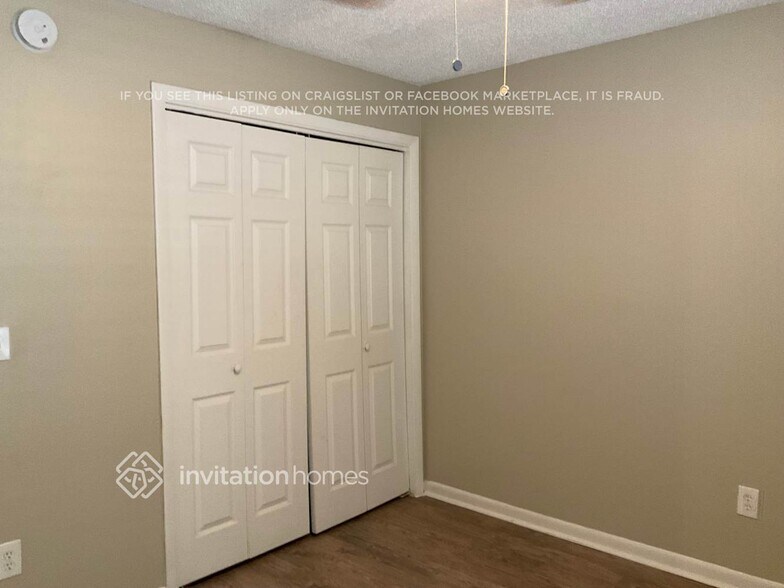 Building Photo - 15642 Bear Creek Dr
