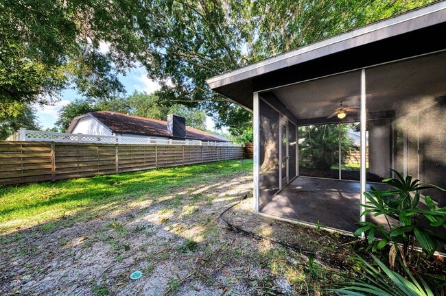 Building Photo - STUNNING 3 BEDROOM, 2 BATHROOM, 2 CAR GARAGE HOME LOCATED IN THE HIGHLY SOUGHT AFTER BRIARWOOD CO...