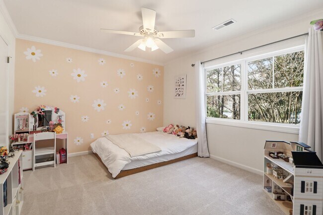 Building Photo - 3Bed/2.5Bath Family Home in Snee Farms