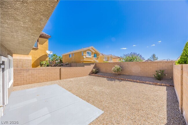 Building Photo - 212 Fairway Woods Dr