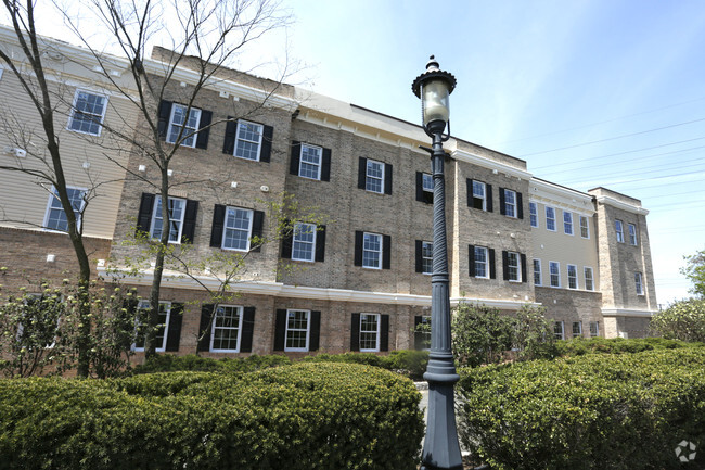 Building Photo - Greenway Village