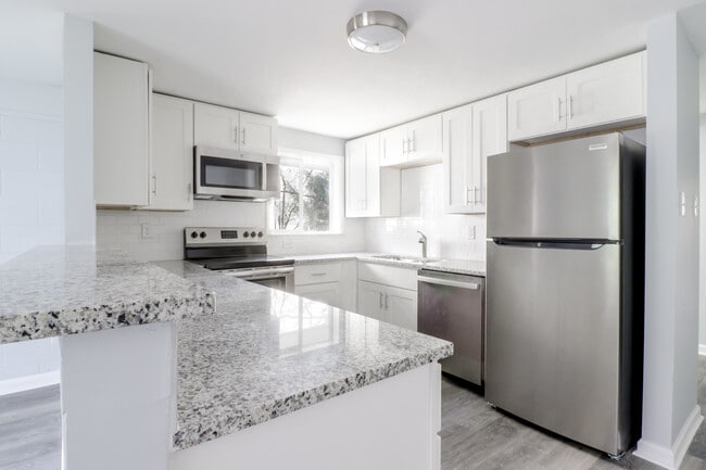 Building Photo - 2213 Fitzgerald Ave