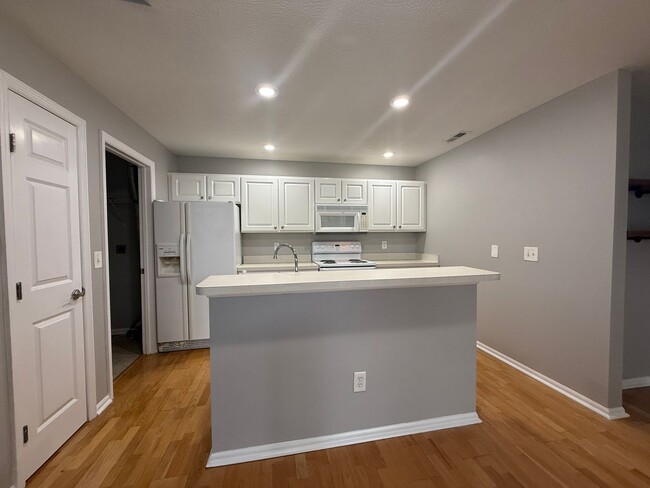 Building Photo - 5604 Vintage Pl