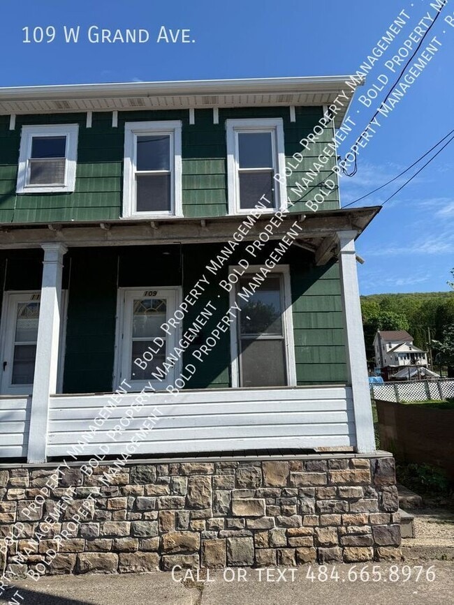 Primary Photo - 109 W Grand Ave