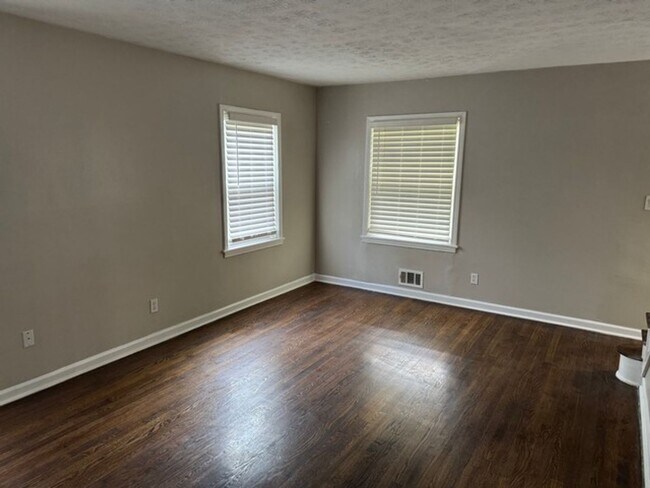 Building Photo - 1307 Lorenzo Dr SW