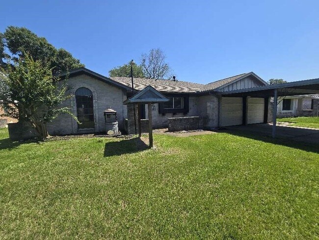 Building Photo - 1307 Cactus St