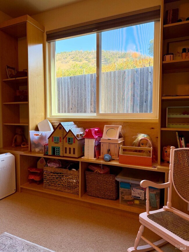 Building Photo - 5240 Hoyal Dr