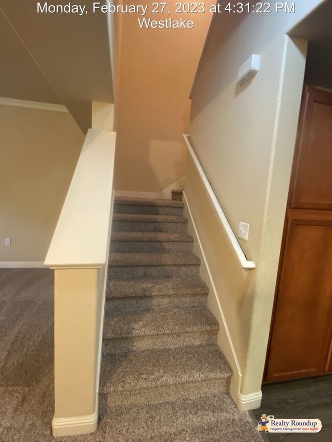 Building Photo - Pristine Condo with New Carpet and Dual Master Suites