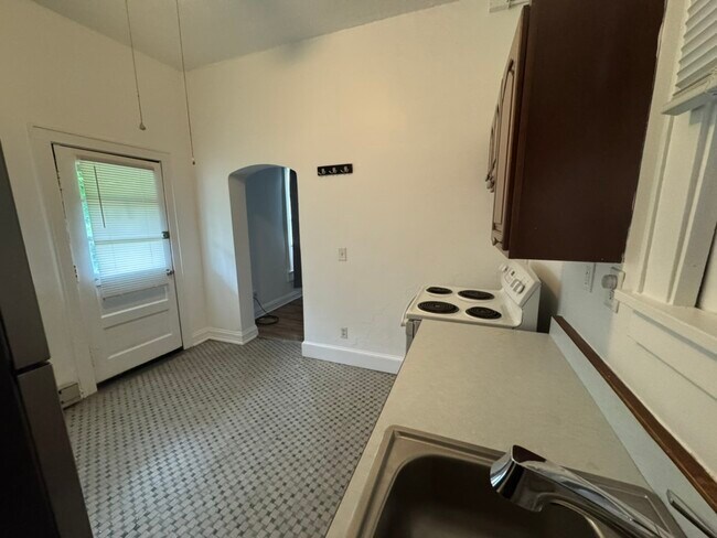 Building Photo - 1114 N High St