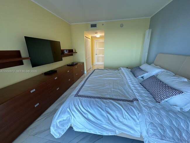 Building Photo - 325 S Biscayne Blvd