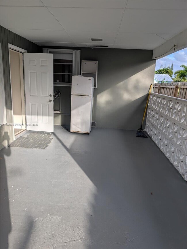 Building Photo - 419 S C St