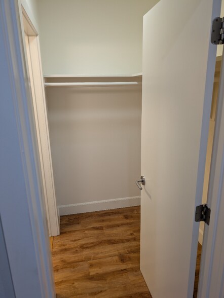 Building Photo - 7062 Lanewood Ave