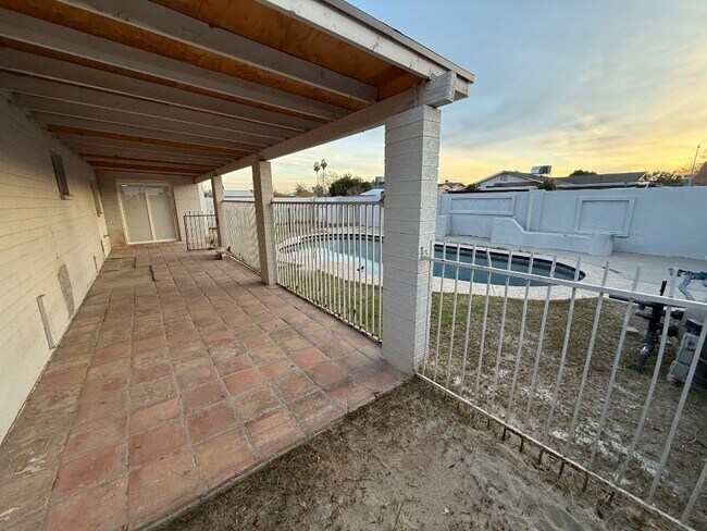 Building Photo - N 58th Dr