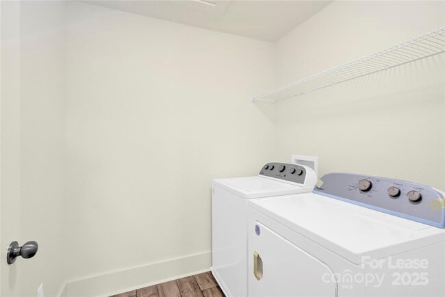 Building Photo - 207 Aspire Cir