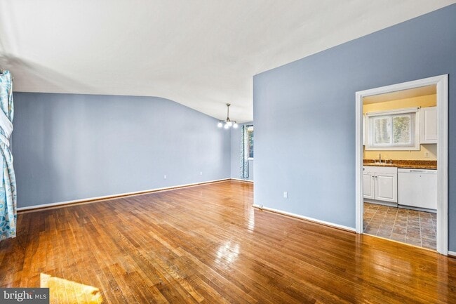 Building Photo - 6201 Lone Oak Dr