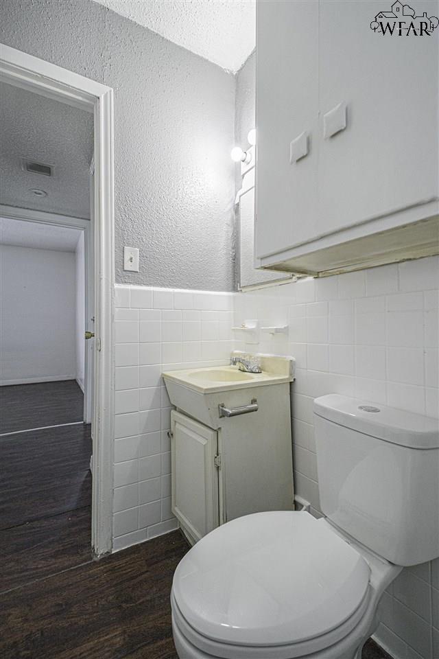 Building Photo - 2104 Virginia Dr