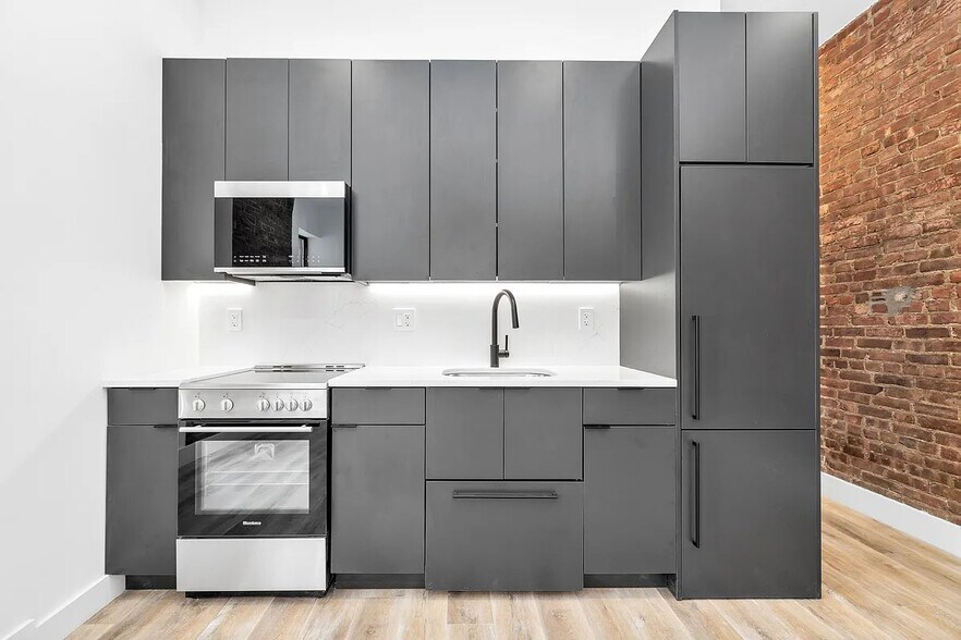 Building Photo - 314 W 51st St