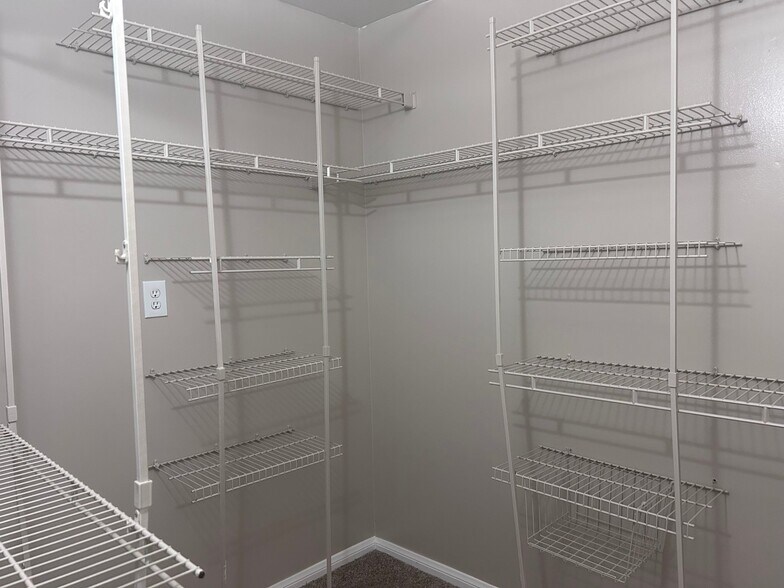 Building Photo - 398 Dunant Dr