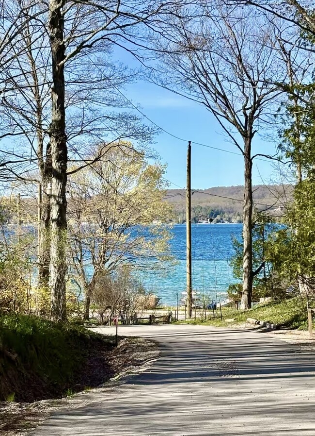 Building Photo - 239 Leonard Ct