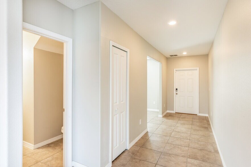 Building Photo - 1745 Broad Winged Hawk Dr
