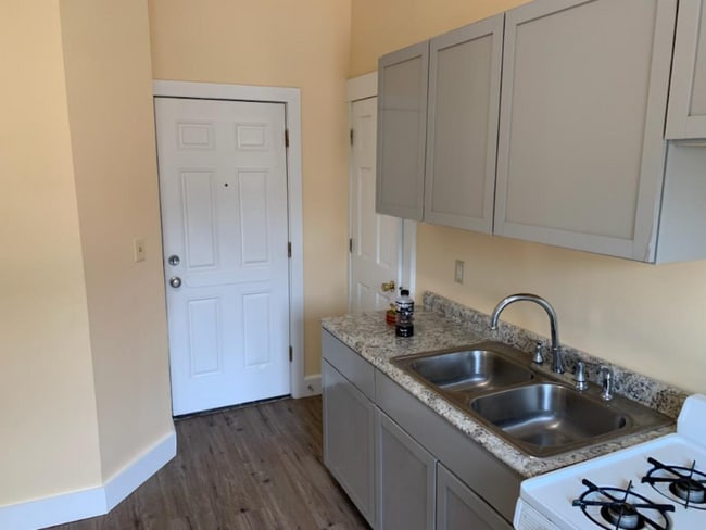 Building Photo - 2600 Elim Ave