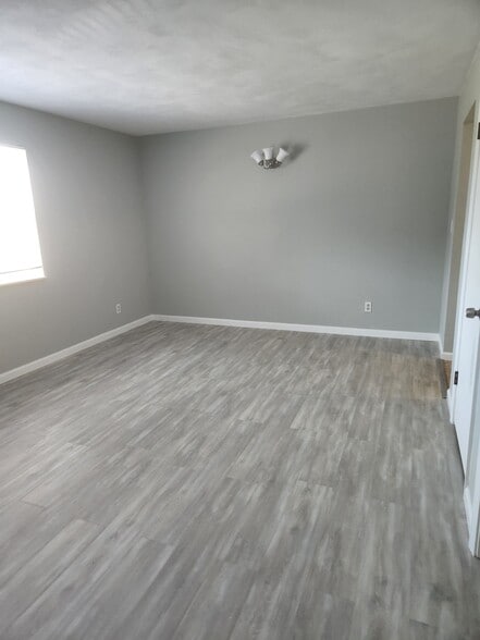 Bright living/dining room - 212 N 44th St