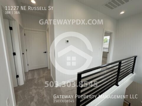 Building Photo - 11227 NE Russell St