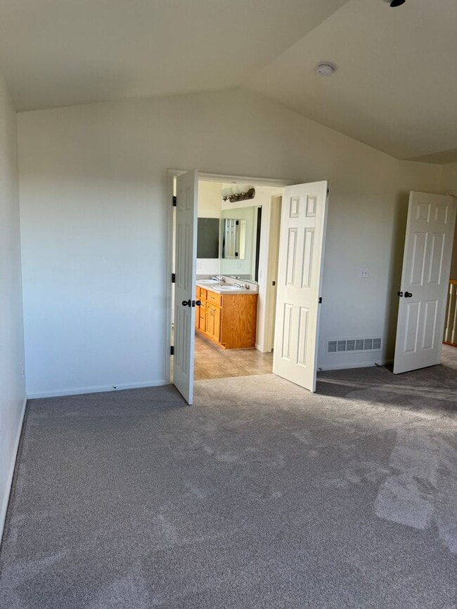 Building Photo - 1613 Summerset Dr