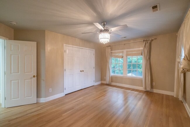 Building Photo - Spacious charmer in the heart of Dilworth ...