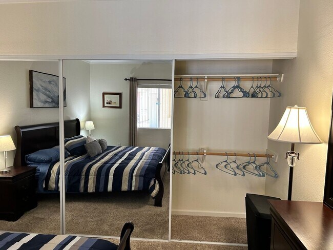 Building Photo - Bright & airy fully furnished condo at the...