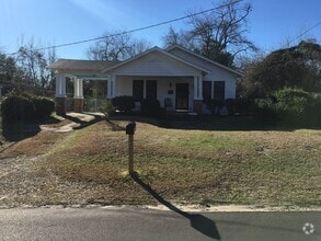 Building Photo - Cute Bungalow