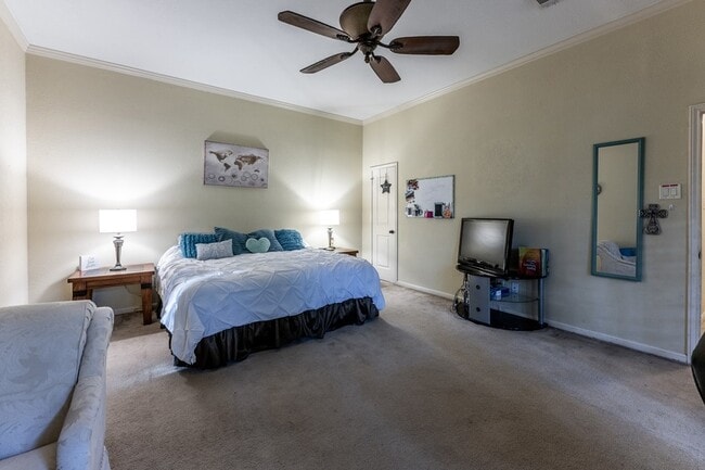 Building Photo - 422 River Oaks Dr